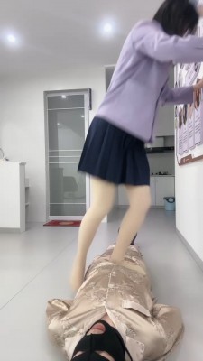 图片[12]-套路直播视频【狗哥】学生女神超诱惑踩踏/肉丝气味羞辱 bf24180-绳艺资料库