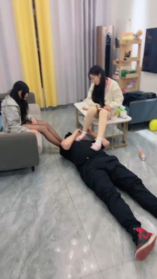 图片[5]-套路直播视频【天津女仆店】双素人萝莉女仆踩狗-全体重踩踏-骑马 bf26470-绳艺资料库