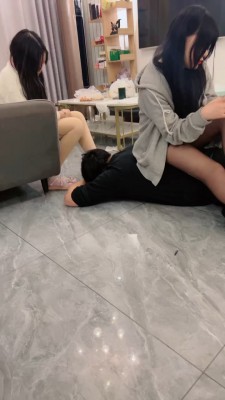 图片[9]-套路直播视频【天津女仆店】双素人萝莉女仆踩狗-全体重踩踏-骑马 bf26470-绳艺资料库